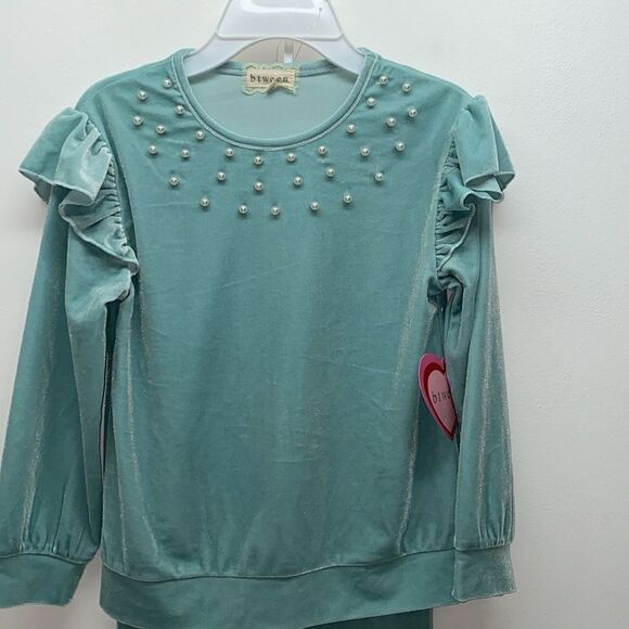 🔥 Btween velvet green 2 pc set sweater & pants sz 8 New - Picture 2 of 6